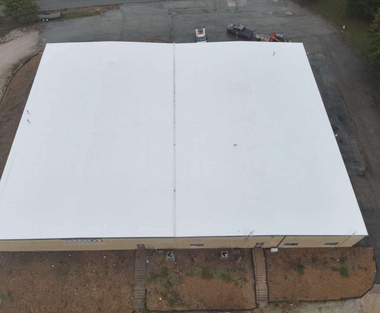 Single-ply roofing installation commercial facility